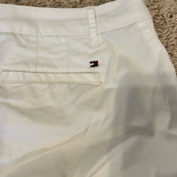 Women’s White size 6 Tommy Hilfiger Bermuda shorts! - Picture 2 of 4